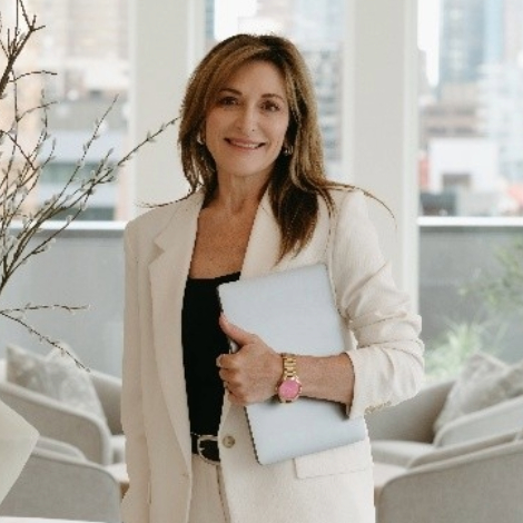 Portrait of Tammy Robertson